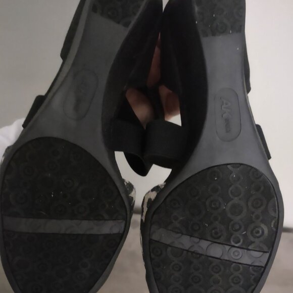 Anne Klein AK black wedge leopard print shoes new size 8.5 - Picture 4 of 5